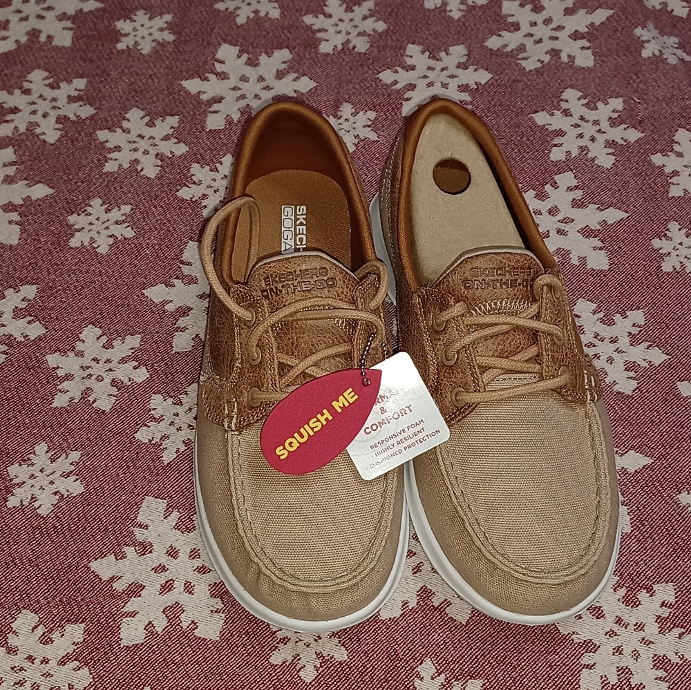 Sketchers GoGa MAX 5Gen cushioning tan size 6 women's shoes